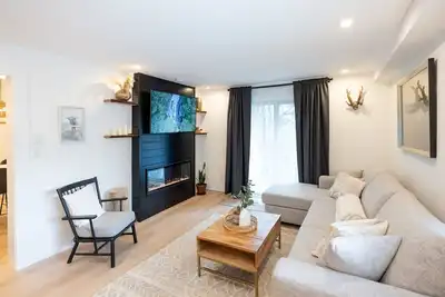 Image de Creekside 2br:  Ac, Patio + Bbq, Pool, Near Lakes!
