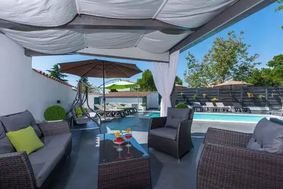 Image de Maison de vacances avec grand jardin et piscine