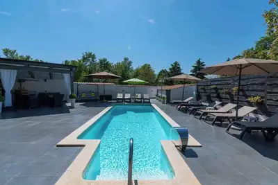 Image de Maison de vacances avec grand jardin et piscine
