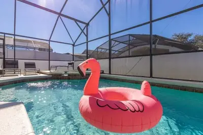 Image de 4 bedroom & 3 bathroom villa with gameroom & Pool