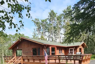 Image de Home nestled in a private forest setting, mountain views, walk to Kenai Lake.