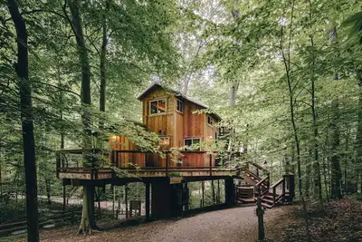 Image de The White Oak Treehouse-Maison dans les arbres-Salle de bain privée séparée-S. . .