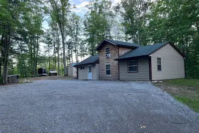 Image de Cabin In The Woods 3-2, Sleeps 8, 10 acres, pet friendly close to Orv trails!