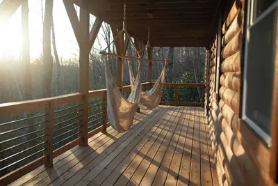 Image de Rustic private 3br cabin w fire pit, A/C & views