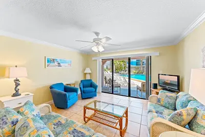 Image de Ground Floor Beauty! Steps to Pool, Beach & Pure Relaxation!