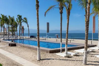 Image de Brand New Condo Aria Ocean 614