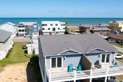 Image de The Salty Pelican - 5br-Sleeps 14 - Ocean View!