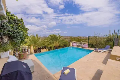 Mountain Villa ~ Infinity Pool ~ Majestic Views