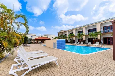 Image de 2br Townhouse 3min walk 2 EagleBeach w/ Pool & Bbq