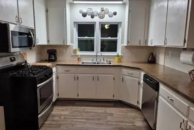 Image de Quiet space for reunions  \nclose to downtown airport  \n17 min Pensacola Beach