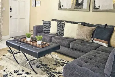Image de Glam 2 Bedroom Apartment 4 Miles from Hard Rock Hotel