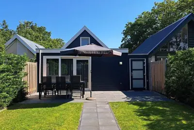 Image de Comfortable and modern furnished holiday home, sleeps 6, WiFi on quiet holiday park close to beach, woods and dunes