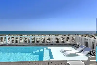 Image de 6br/4ba House - Oceanfront, Beach Steps Away, Dog Friendly, Pool, Sleeps 14