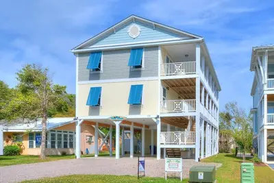 Image de 4br/4. 5ba House - Walk to Beach, Close to Shops/Dining, Sleeps 12