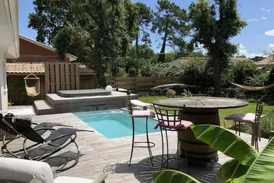 Villa 4 chambres sur le bassin d'Arcachon. Plage et commerces à pieds.