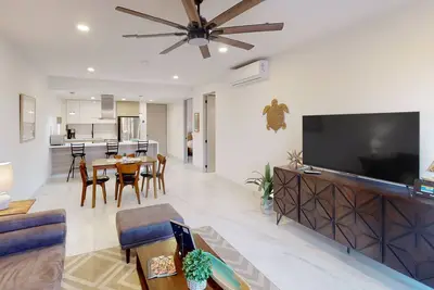 Image de 4th-floor apt with heated pool, gym, grills, streaming, kitchenette, balcony, Ac
