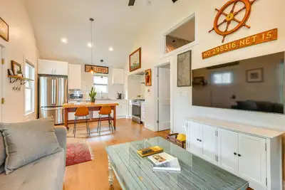 Image de Modern Solomons Cottage Rental - Walk to Island!