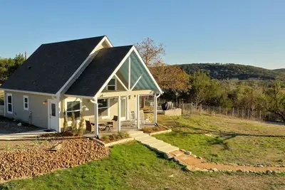 Relaxing Hill Country Experience overlook Johnson Creek-Beautiful Views