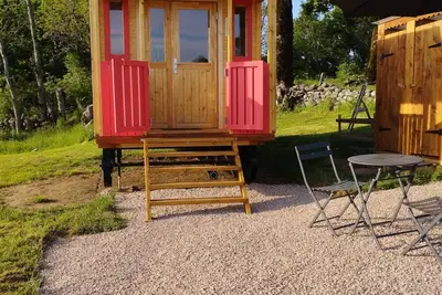Image de Roulotte romantique dans le parc naturel des volcans