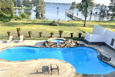 Image de Poolside Paradise on Cross Lake