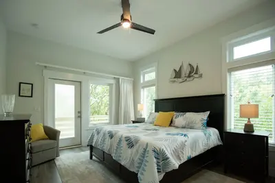 Image de Modern Soundfront Studio, Pier access, Sunsets, Fishing, Watersports, Beach