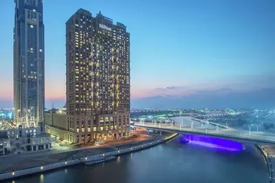 Image de Dubai Water Canal and Skyline Views
