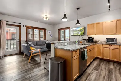 Image de Newly furnished downtown Columbia Falls condo