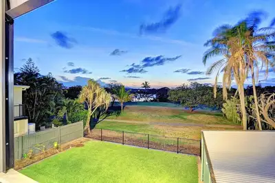 Image de Executive style spacious home, 90 metres to patrolled beach
