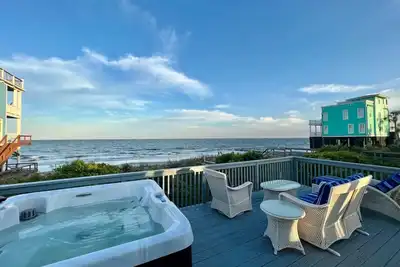Image de Luxury Beachfront Cottage w/ Hot-Tub Pet Friendly