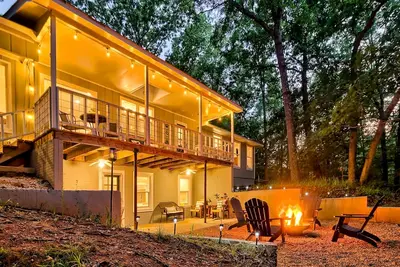 Image de River Retreat-Treetop waterfront home, big views!