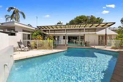 Image de Poolside Family Retreat, Near Hastings St