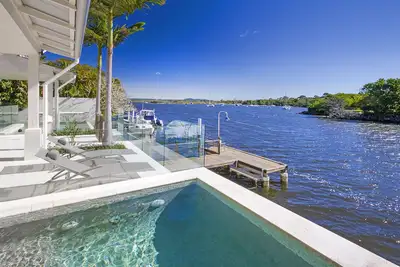 Image de Iluka: Luxurious Riverfront Retreat