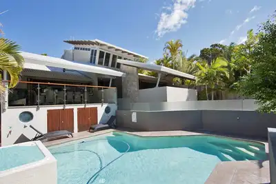 Image de Sunshine Beach Retreat: Pool, Backyard