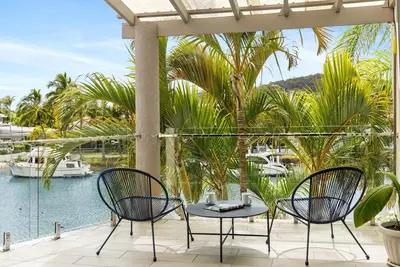 Image de St Tropez 12: Haven with Water View & Pool