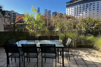 Image de Oversized Studio Apartment Close to City Centre