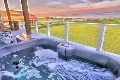 Image de Beachfront: Hot Tub, Home Theater & Firepit
