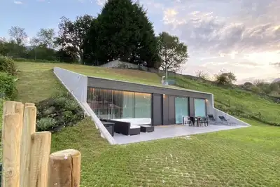 Image de Casa y Jardín de Diseño en Precioso Entorno a 8 Min. de la Playa. Parking y Wifi