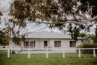 Image de Mudgee-orchard Cottage Just 8km on Gooree Farm Stay our Large Working Horse Stud