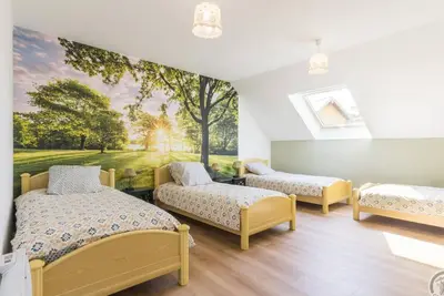 Image de Maison spacieuse avec piscine chauffée et animaux acceptés