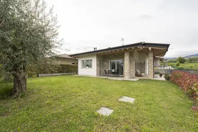 Image de Casa Vincenzo, cottage with garden convenient to downtown and the lake