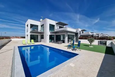 Image de A Wonderful Detached Villa With Stunning Views and Pool Close to Amazing Beaches