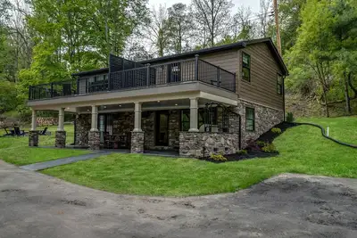 Image de Fall Brook: Modern, woodsy home beside waterfalls and hiking trails