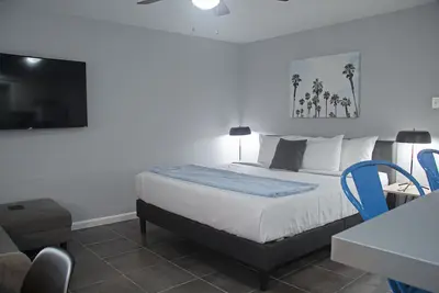 Image de Your Montrose Studios! Sleeps 36/18br/18ba/18pa