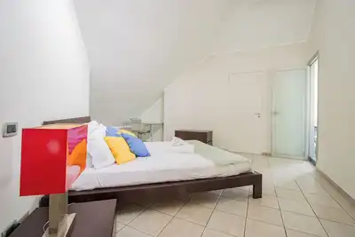 Image de [Eugene Loft] - *Spacious and bright apartment*.