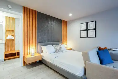 Image de Your Montrose Studios! Sleeps 12/6br/6ba/6pa