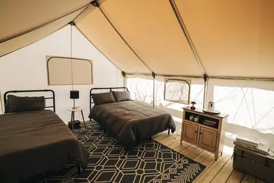 Image de Cozy Glamping on the Banks of the James River.