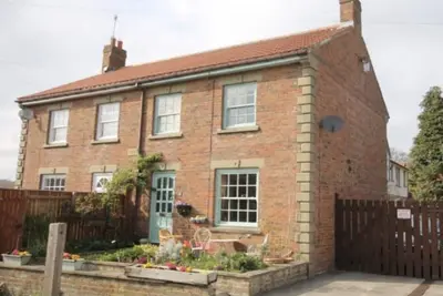 Image de Priory Cottage. Tranquility In Town. Private Parking. Town Centre Location.