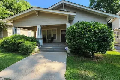 Image de Burch Bungalow - Walk to U of A or Downtown