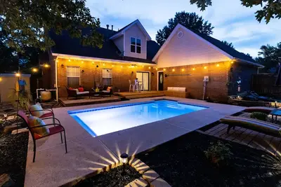 Image de 10 mi from University! Centrally located in Nwa