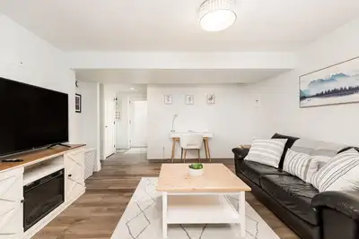 Image de Clean westside basement suite, 5 minutes from U of L! Easy highway access!